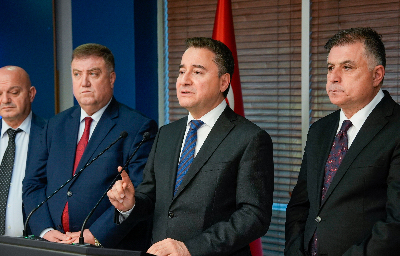 Ali Babacan: “Elektrikli araçlara geçiş ve yerli marka TOGG’un taksilerde kullanılması Türkiye için büyük fırsattır”