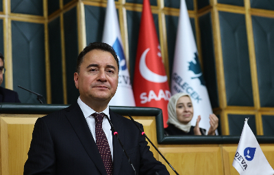 Ali Babacan, Meclis resepsiyonundaki fotoğrafa dair konuştu: “Nereye gideceğimizi, kimi selamlayacağımızı size mi soracağız?”
