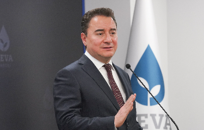 Ali Babacan: “Sayın Erdoğan’ın eliyle hukuk telef olmaktadır”