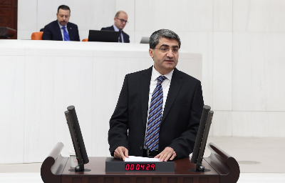 DEVA Partili Ekmen,  Kazanlı sahilindeki balık ölümlerini Murat Kurum’a sordu:  “Mersin Kazanlı kıyı bandında yürütülen su kalitesi izleme çalışmalarında hangi parametreler izlenmektedir?”