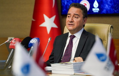 DEVA Partisi Genel Başkanı Ali Babacan:  “Kanun teklifi olumlu ve önemli ancak kapalı kapılar ardında imza toplamak ve insanlar arasında ayrımcılık yapmak doğru değil”