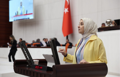 İstanbul Milletvekilimiz Elif Esen, site ve apartmanların fahiş aidatlarına tepki gösterdi: “Bir elinizle geçici avansa frenleme getiriyorsunuz, öteki elinizle yönetim planını daha kolay değiştirmenin önünü açıyorsunuz”
