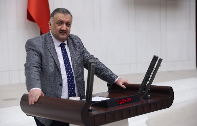 İstanbul Milletvekilimiz Hasan Karal, Karadeniz’de evlerin bahçesindeki mezarlık konusunu gündeme getirdi: “Dedemin babasının mezarı bile 3 kez taşındı”